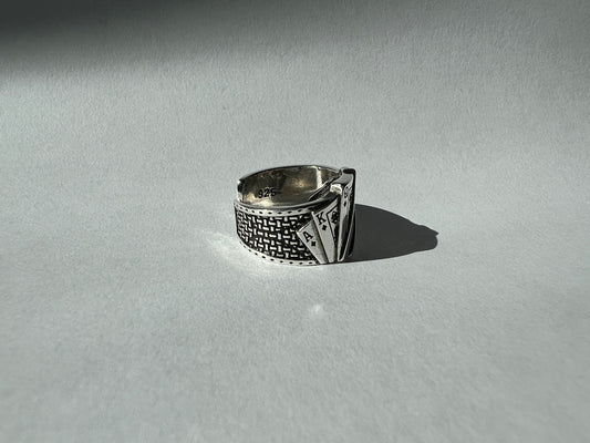 Hand of Cards Ring
