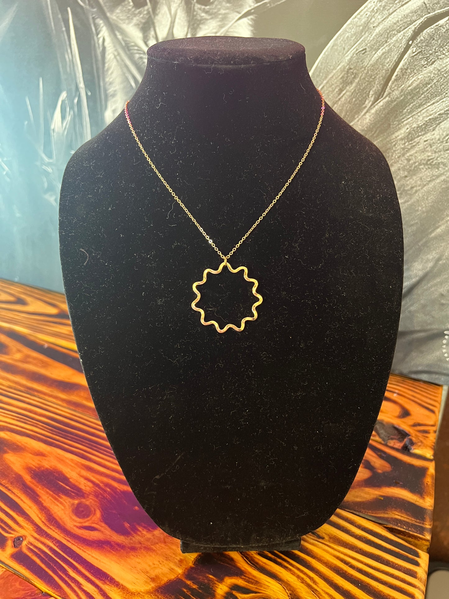 Gold Wavy Circle Necklace - N6414